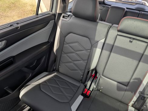 Certified 2025 Volkswagen Atlas Peak Edition SE AWD/4WD image 12
