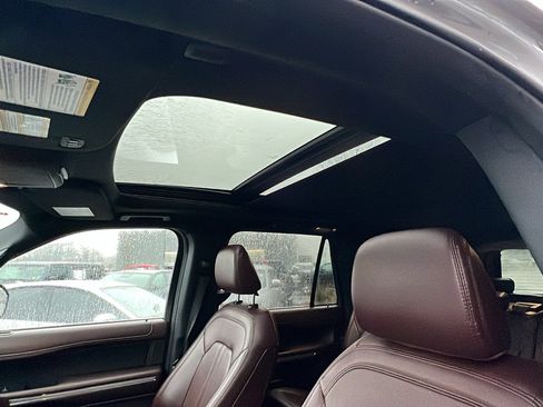 Used 2024 Ford Expedition Limited image 18