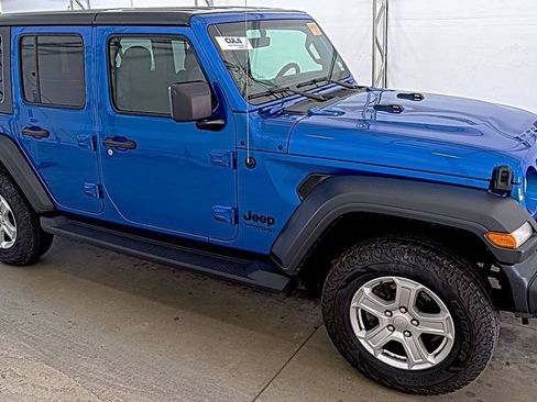 Used 2022 Jeep Wrangler Unlimited Sport AWD/4WD image 3