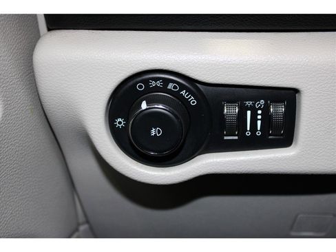 Used 2021 Chrysler Pacifica Touring-L image 31