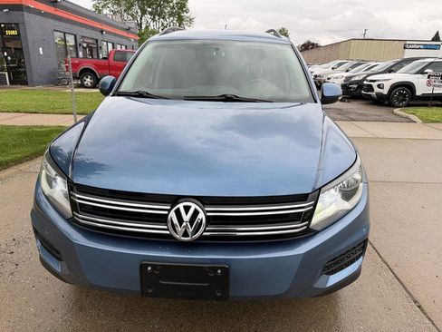 Used 2017 Volkswagen Tiguan Limited w/ Premium Package FWD image 2