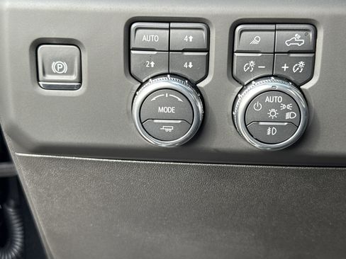 New 2025 GMC Sierra 2500 Denali w/ Denali Reserve Package image 18