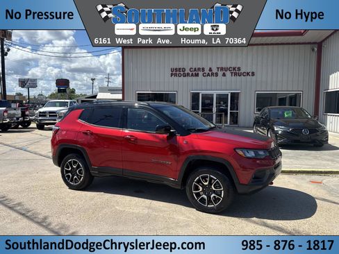 Used 2025 Jeep Compass Trailhawk AWD/4WD image 1