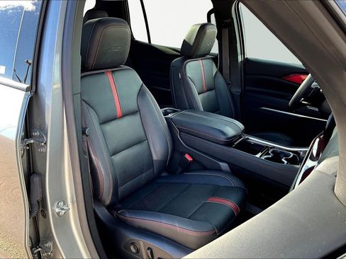 Used 2024 Chevrolet Traverse RS w/ LPO, Floor Liner Package image 7