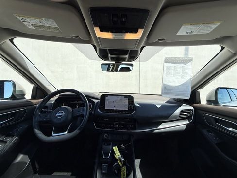 Used 2023 Nissan Rogue Platinum w/ Platinum Premium Package image 5