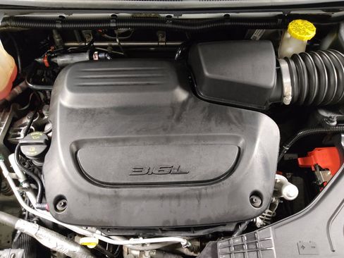 Used 2023 Chrysler Pacifica Touring-L FWD image 30