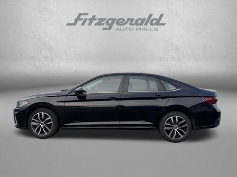 Used 2025 Volkswagen Jetta SE FWD image 4