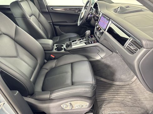 Certified 2026 Porsche Macan AWD/4WD image 30