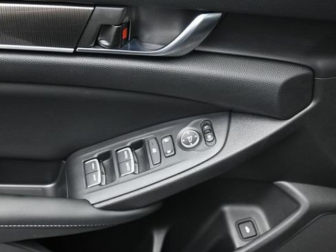 Used 2018 Honda Accord Sport image 13