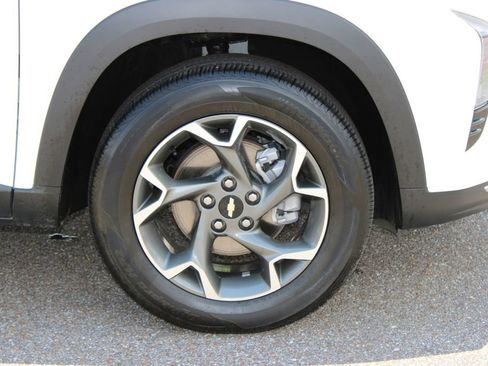 Used 2025 Chevrolet Trax LT FWD image 5