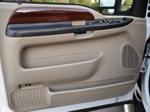 Used 2006 Ford F350 Lariat image 15