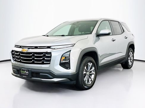 Used 2025 Chevrolet Equinox LT image 3