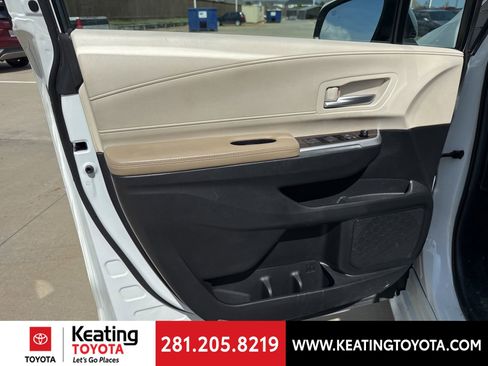 Used 2024 Toyota Sienna XLE FWD image 10