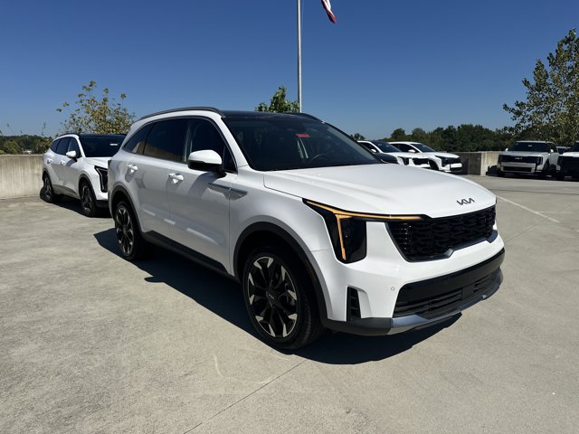 Certified 2025 Kia Sorento EX w/ Panoramic Sunroof Package AWD/4WD image 18