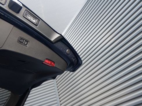 Certified 2025 Porsche Cayenne E-Hybrid Coupe AWD/4WD image 31