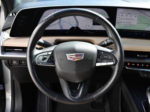 Used 2024 Cadillac XT4 Luxury w/ Cold Weather Package image 14