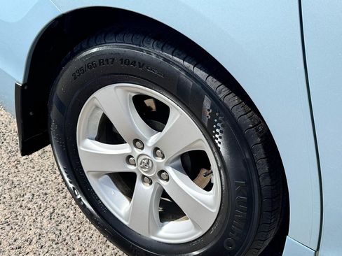 Used 2015 Toyota Sienna LE FWD image 11