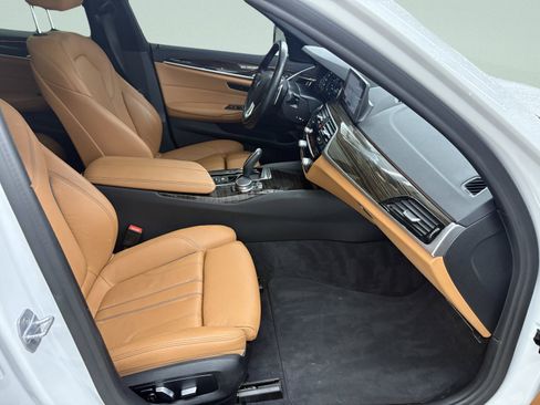 Used 2019 BMW 530e w/ Convenience Package image 27