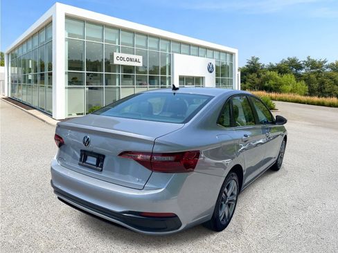 Certified 2024 Volkswagen Jetta SE FWD image 5