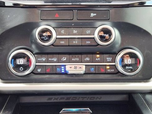 Used 2022 Ford Expedition XLT image 17