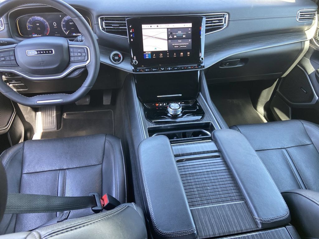 Used 2024 Jeep Wagoneer Series II w/ Flexible Seating Group RWD image 16