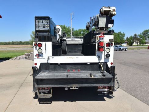 Used 2014 Ford F550 4x4 Regular Cab Super Duty image 9