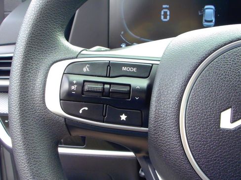 Used 2025 Kia Sportage LX FWD image 14