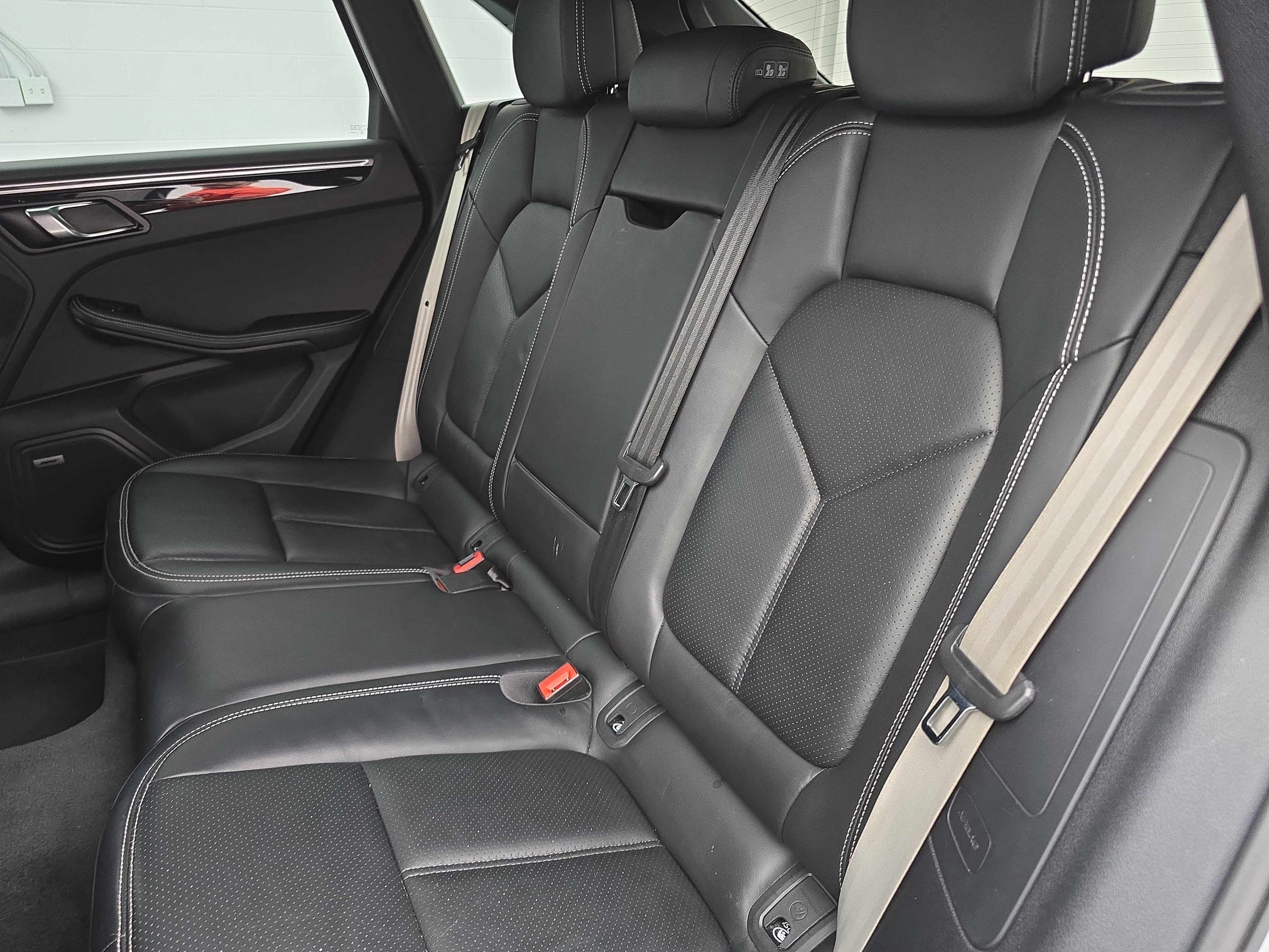 Certified 2024 Porsche Macan S AWD/4WD image 16