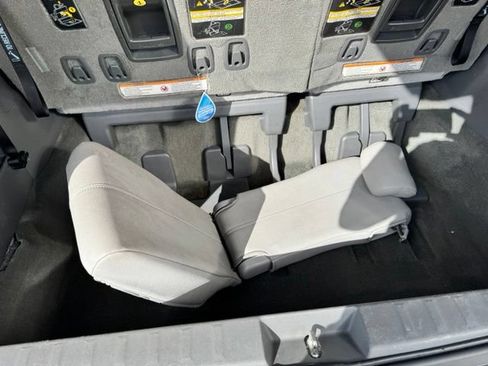 Used 2018 Toyota Sienna XLE Premium FWD image 30