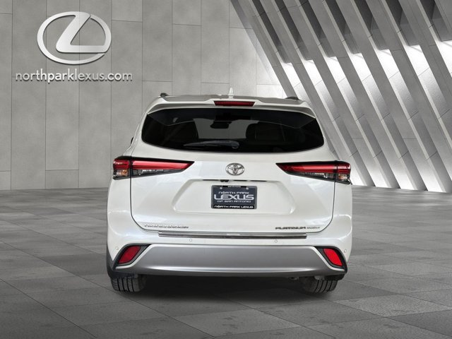 Used 2021 Toyota Highlander Platinum AWD/4WD image 28