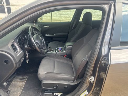 Used 2019 Dodge Charger SXT RWD image 9