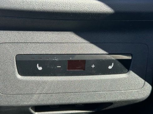 Used 2025 Audi Q6 e-tron Premium w/ Convenience Package image 63