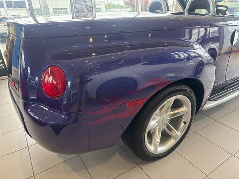 Used 2004 Chevrolet SSR w/ Preferred Equipment Group RWD image 42