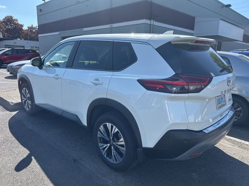 Used 2023 Nissan Rogue SV AWD/4WD image 4