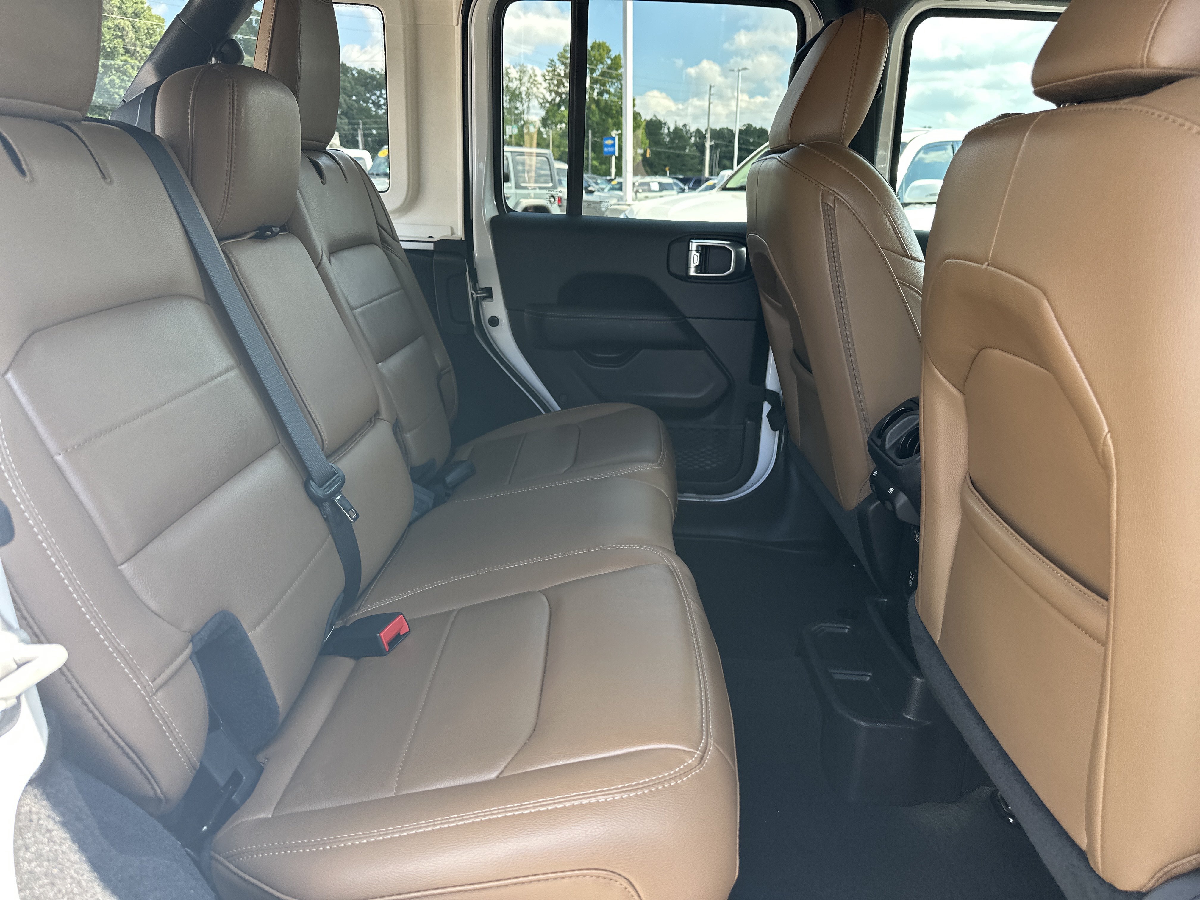 Used 2023 Jeep Wrangler Unlimited Sahara w/ Cold Weather Group AWD/4WD image 16