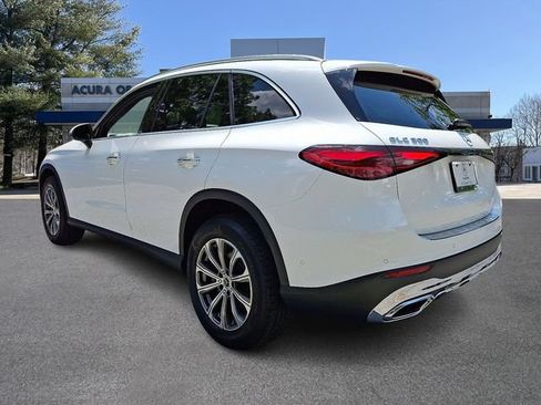 Used 2025 Mercedes-Benz GLC 300 4MATIC image 4