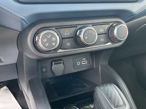 Used 2025 Nissan Versa SV w/ Trunk Package FWD image 24