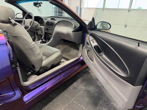 Used 1995 Ford Mustang GT RWD image 10