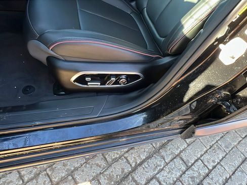 Used 2024 Jeep Wagoneer Launch Edition image 17