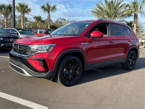 Used 2022 Volkswagen Taos SE image 2