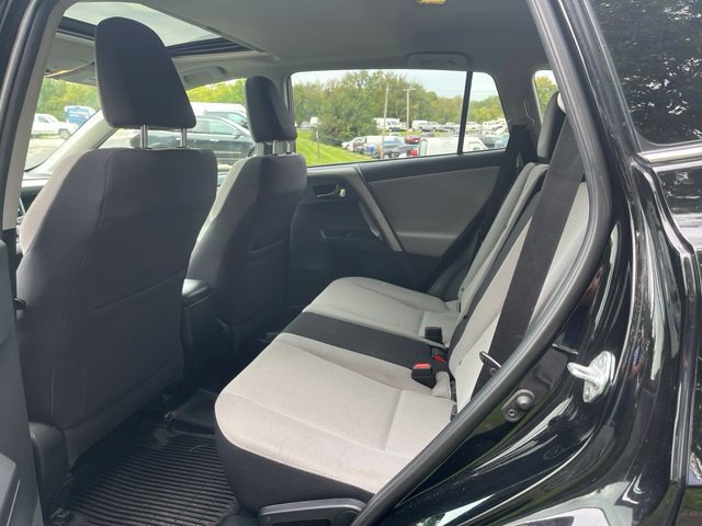Used 2018 Toyota RAV4 XLE AWD/4WD image 11