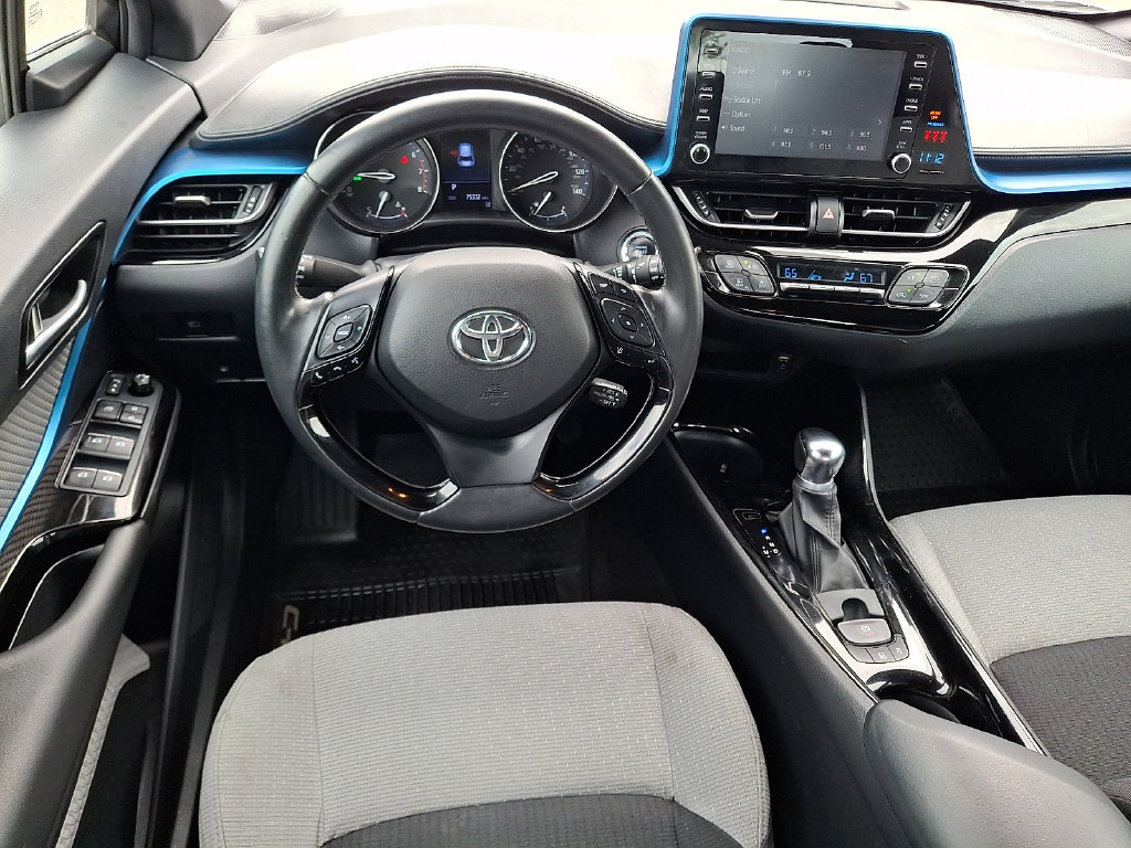 Used 2019 Toyota C-HR XLE FWD image 2