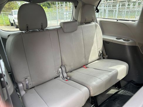 Used 2015 Toyota Sienna XLE w/ XLE Navigation Package AWD/4WD image 20