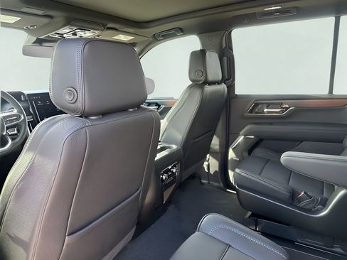 New 2026 GMC Yukon Denali w/ Sun & Power Step Package AWD/4WD image 18
