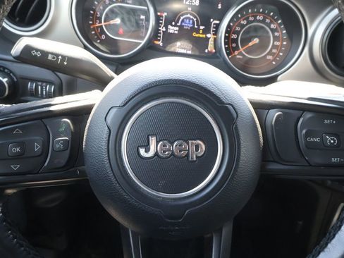 Used 2021 Jeep Gladiator Sport AWD/4WD image 18