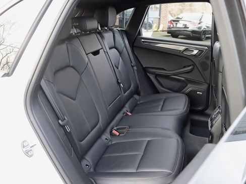 Used 2018 Porsche Macan Sport Edition image 28