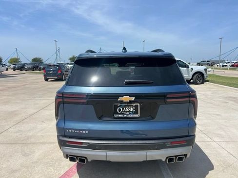 Used 2025 Chevrolet Traverse LT FWD image 5