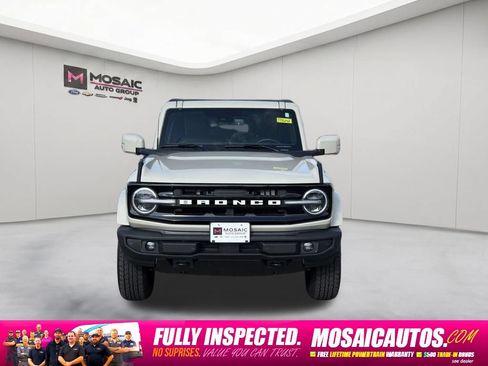 Used 2025 Ford Bronco Outer Banks AWD/4WD image 2