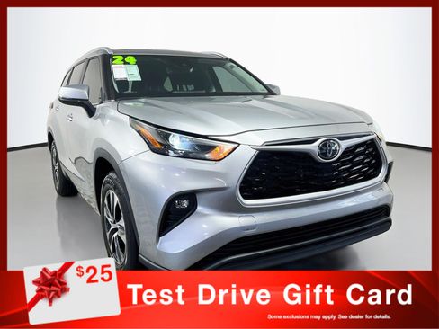 Used 2024 Toyota Highlander XLE FWD image 1