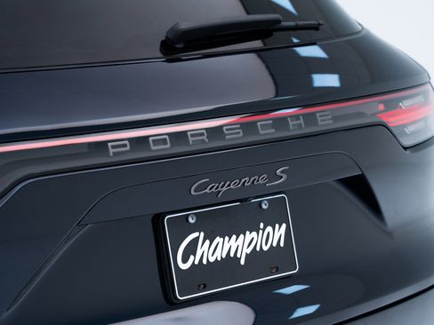 Certified 2022 Porsche Cayenne S Platinum image 13